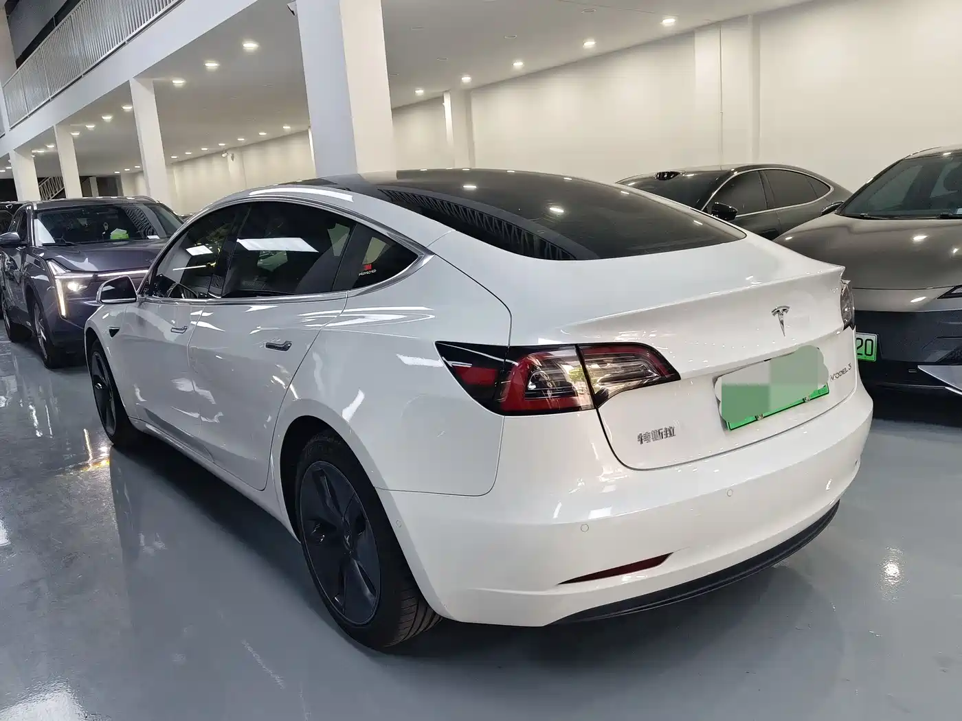 TESLA MODEL 3