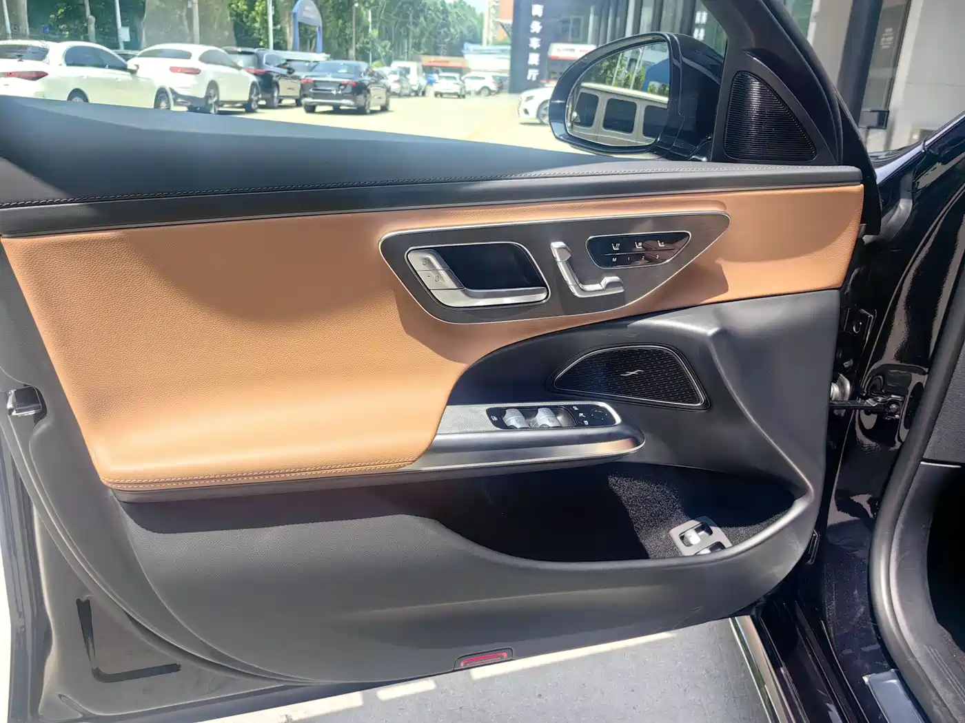 Mercedes-Benz E-Class New Energy 2024 E 350 e L Plug-in Hybrid Sedan фото 19