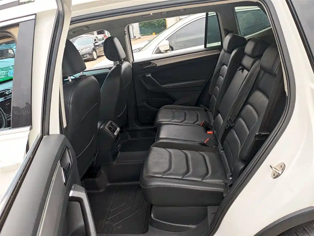 Volkswagen Tiguan L 2019 330TSI Automatic 2WD Panorama Comfort Edition China VI фото 17