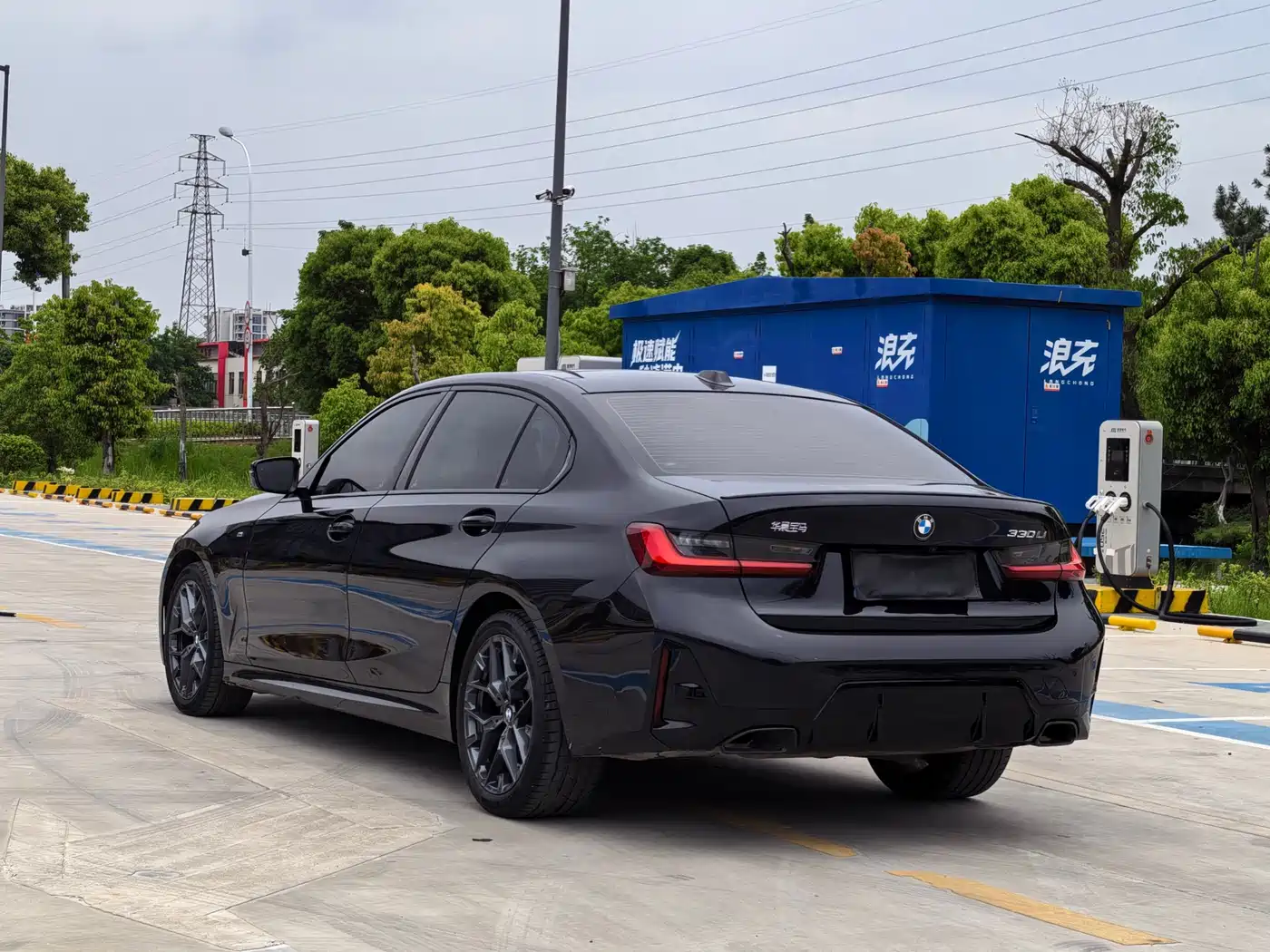 BMW 3 Series 2025 330Li Premium M Sport Night Edition фото 12