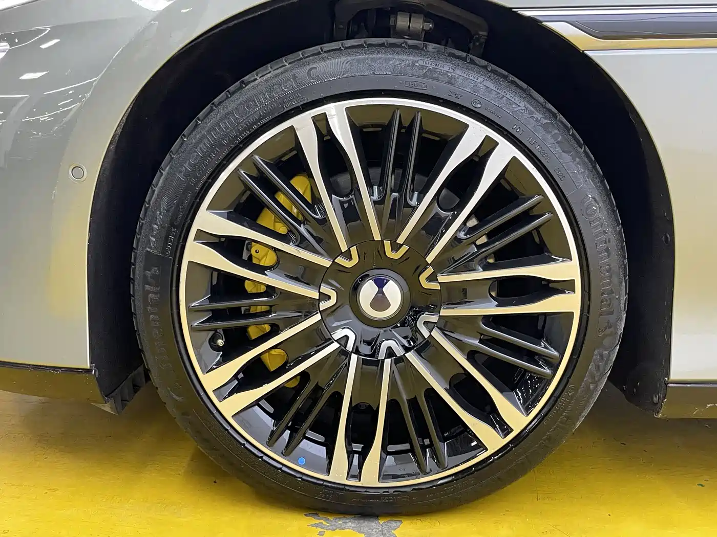 Denza Z9GT 2024 1100 AWD Ultra Launch Edition фото 10