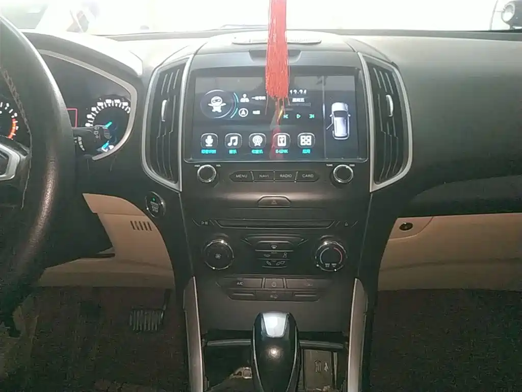 Photo 13 - Ford Edge