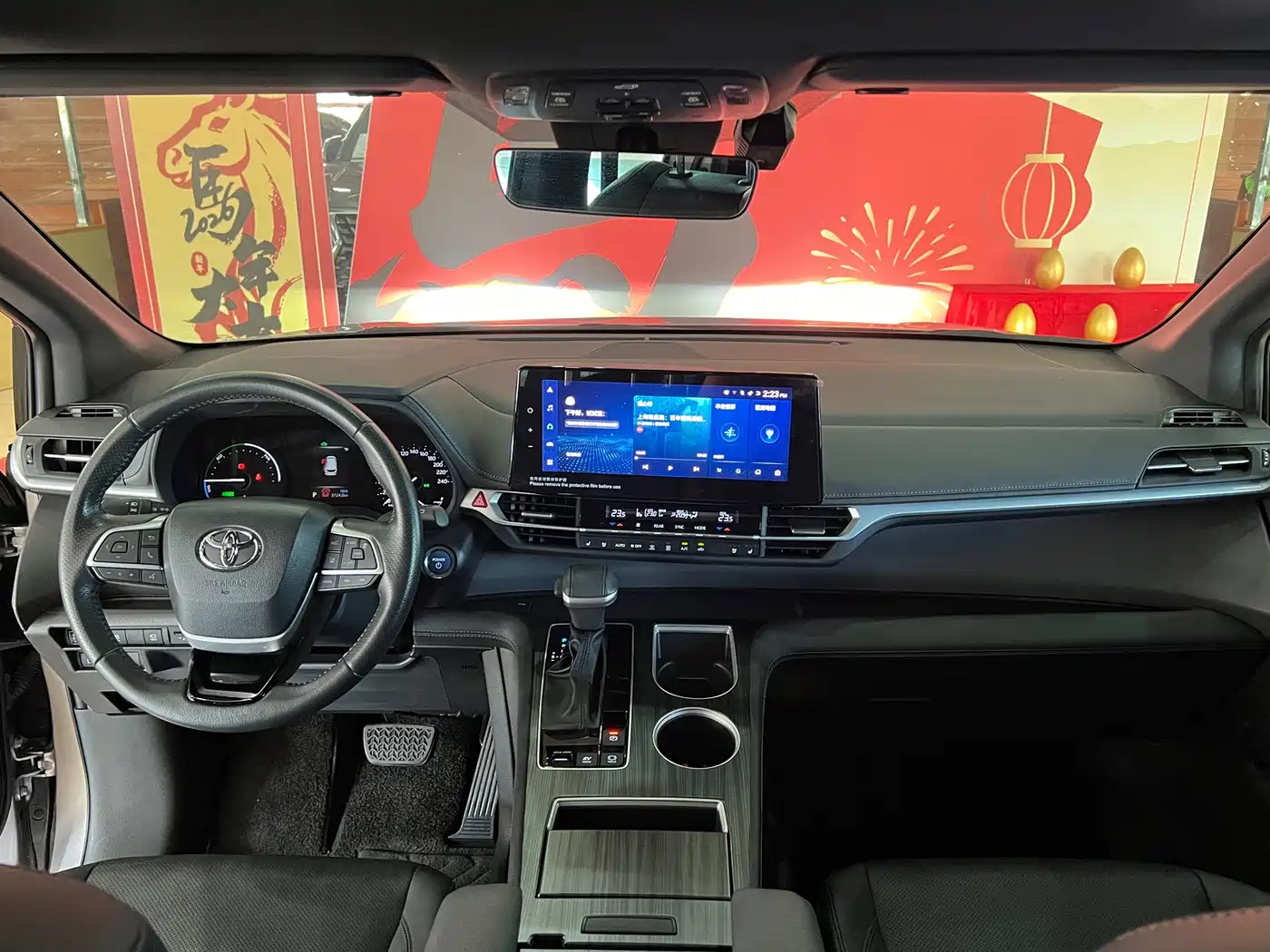 Toyota Sienna 2023 2.5L Hybrid Premium Edition фото 8