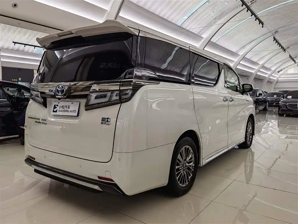 Toyota Vellfire 2021 Crown Hybrid 2.5L HV Supreme Edition фото 4