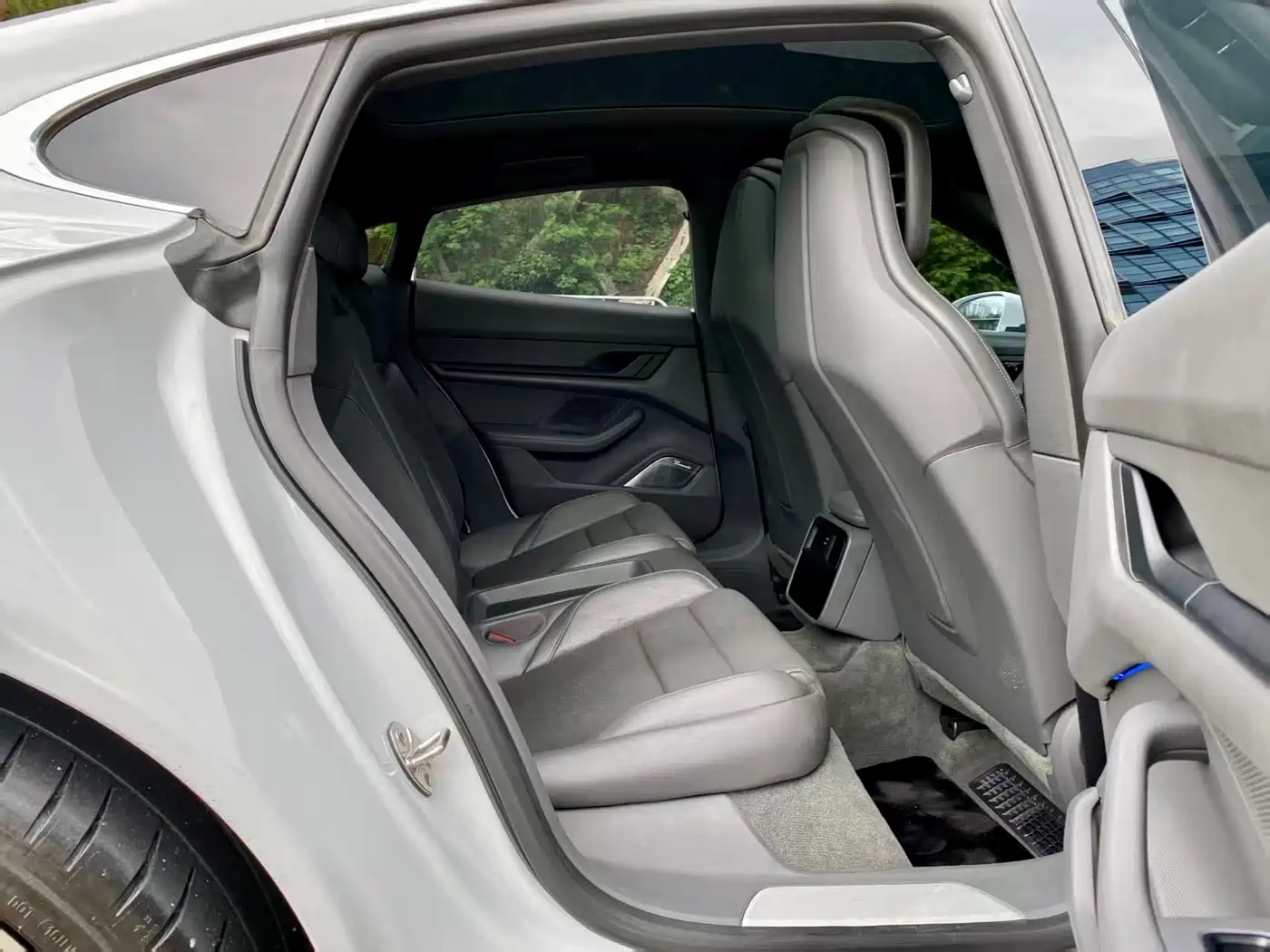 Porsche Taycan 2019 Taycan 4S фото 12