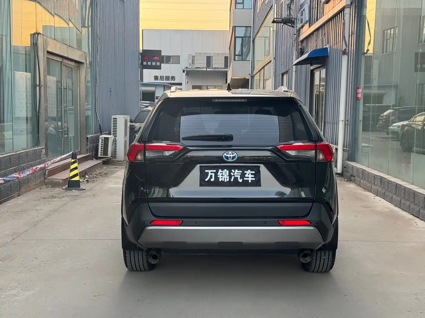 Toyota RAV4 Rongfang 2023 Hybrid 2.5L E-CVT 2WD Elite Edition фото 5