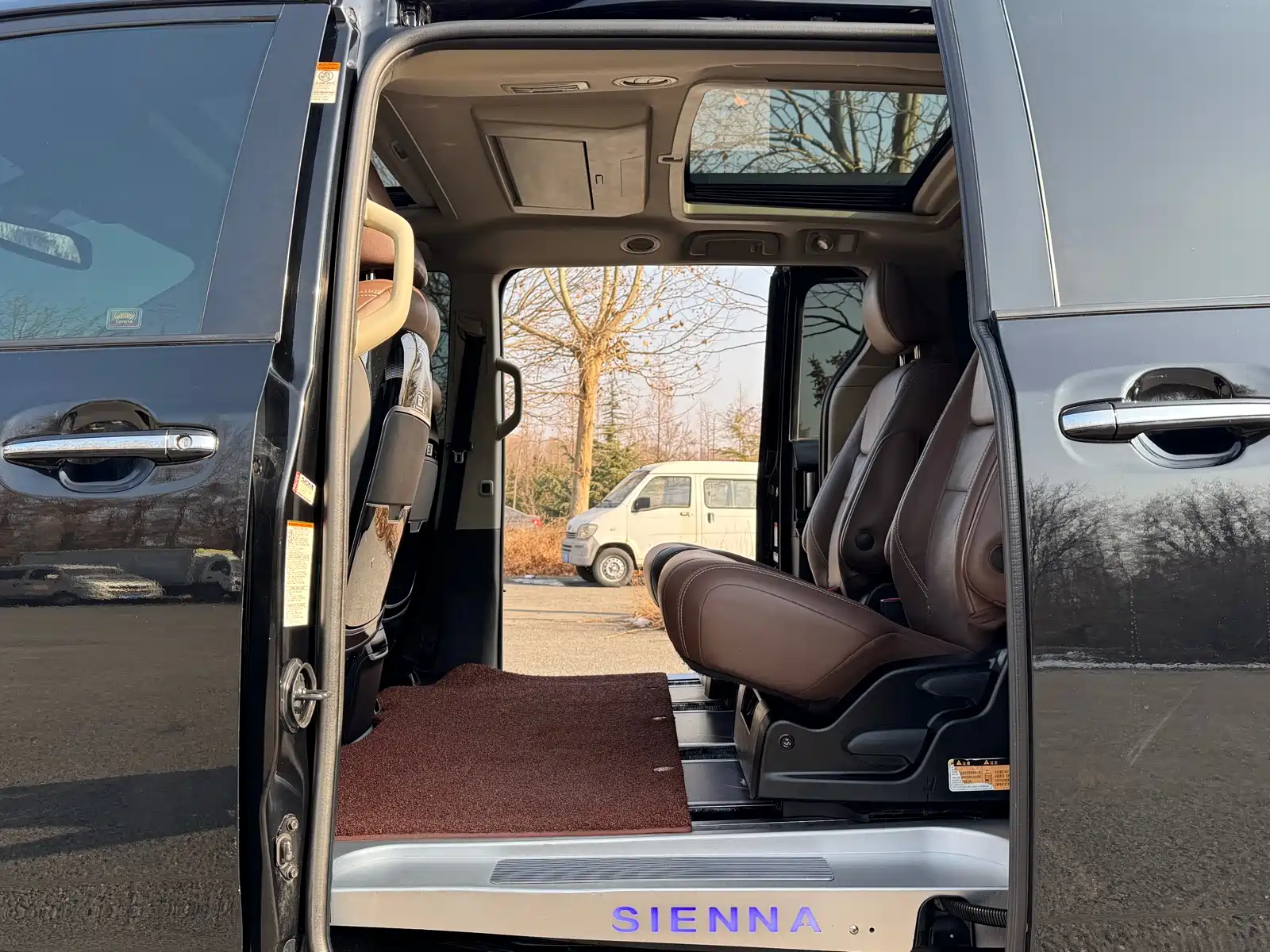 صورة 13 - Toyota Sienna