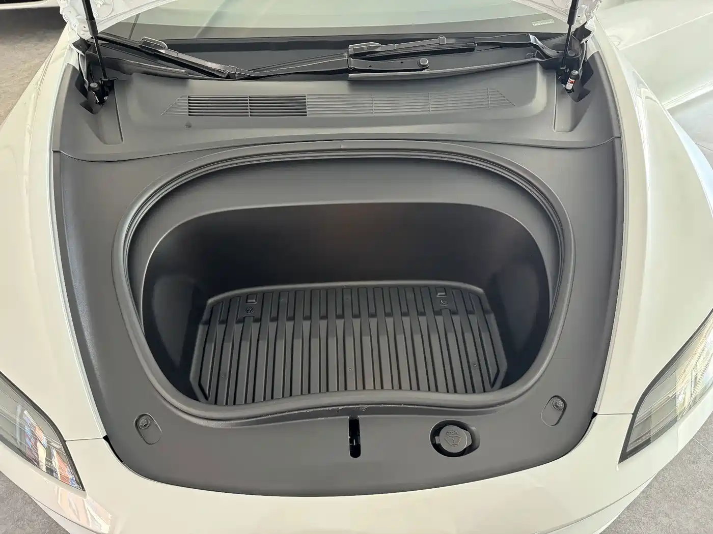 Фото 5 - Tesla Model 3