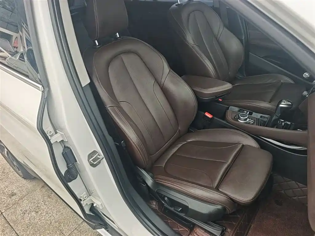 BMW X1 2016 sDrive20Li Luxury Model фото 25
