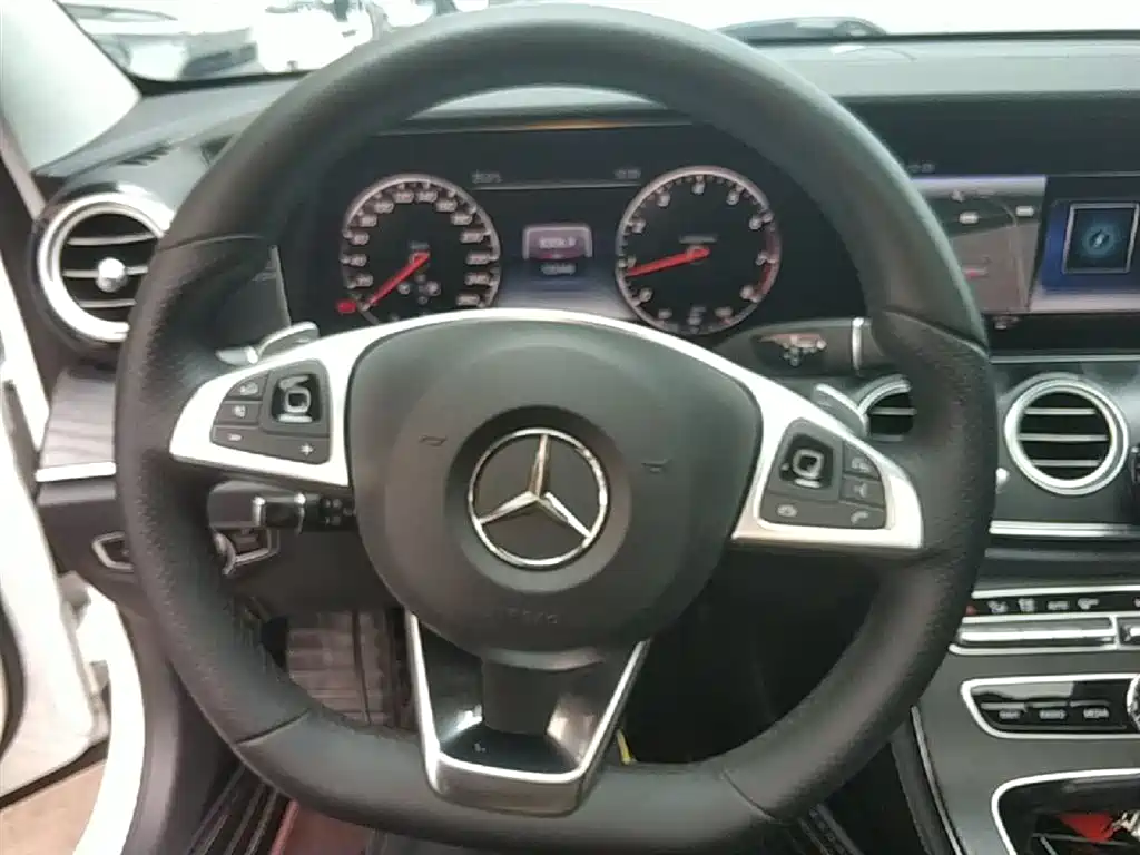 Mercedes-Benz E-Class 2018 Facelift E 200 L Sport фото 11