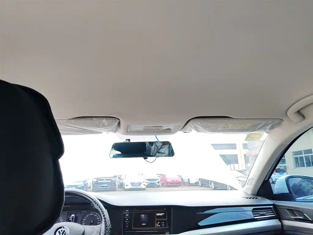 VOLKSWAGEN BORA