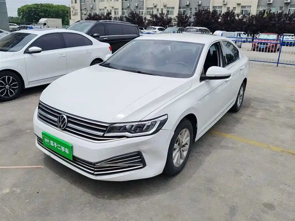 VOLKSWAGEN BORA