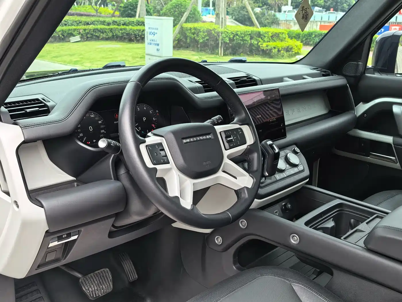 Land Rover Defender 2023 Facelift 90 2.0T P300 X-DYNAMIC HSE фото 6