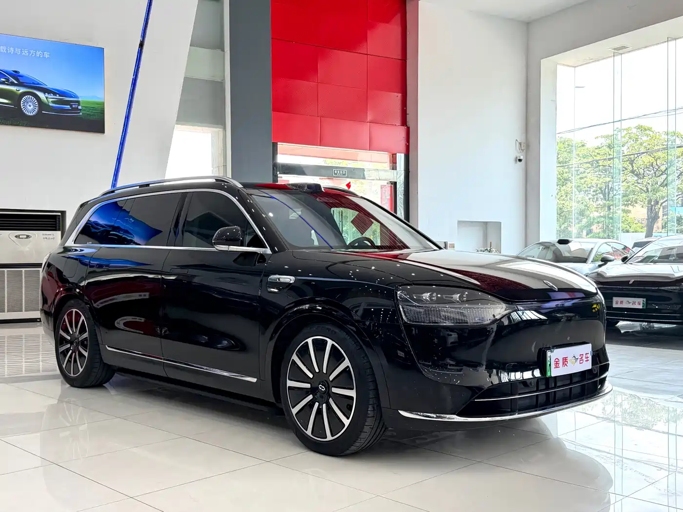 AITO Wenjie AITO M9 2025 Extended Range Ultra 52kWh 6-Seater фото 3