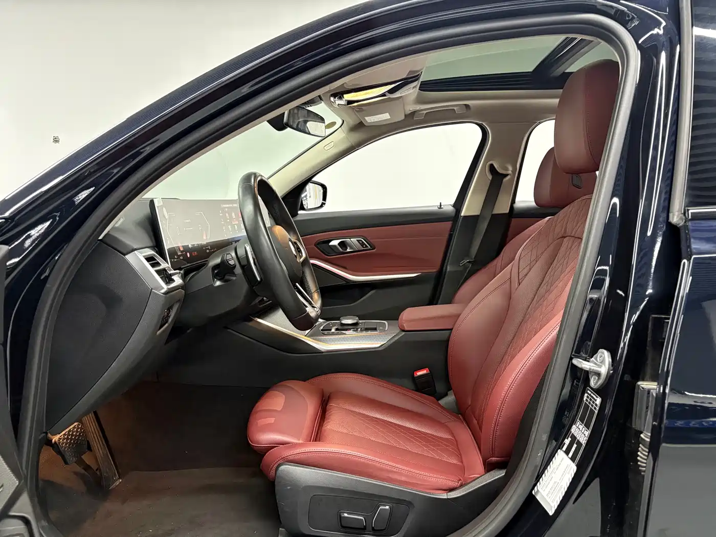 BMW 3 Series 2025 330Li M Sport Night Edition фото 4