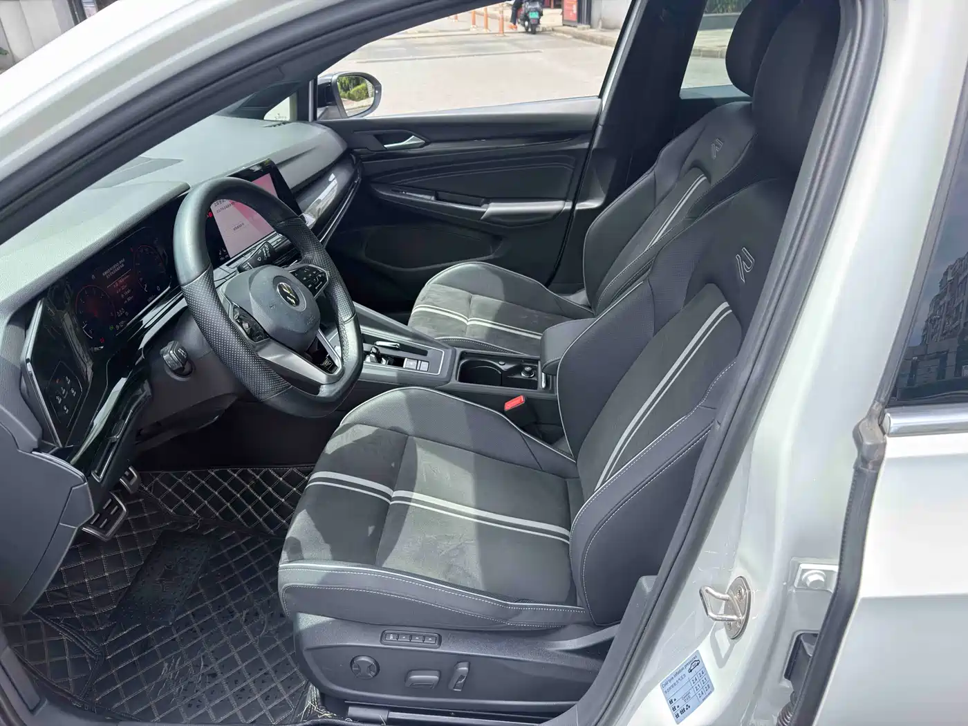 Volkswagen Golf 2021 280TSI DSG R-Line фото 6