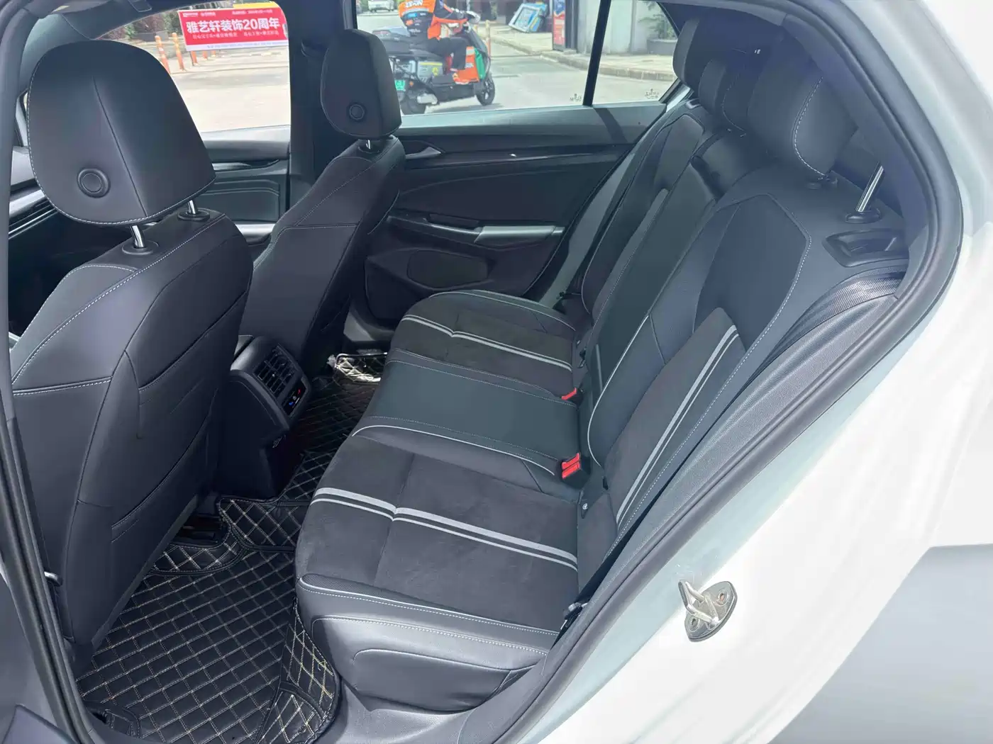 Volkswagen Golf 2021 280TSI DSG R-Line фото 7