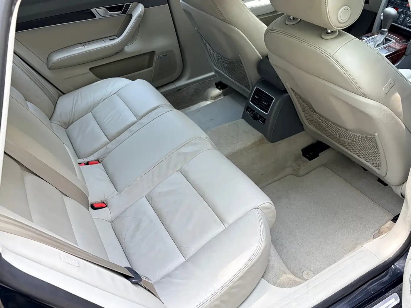 Audi A6L 2010 3.0 TFSI quattro Luxury фото 16