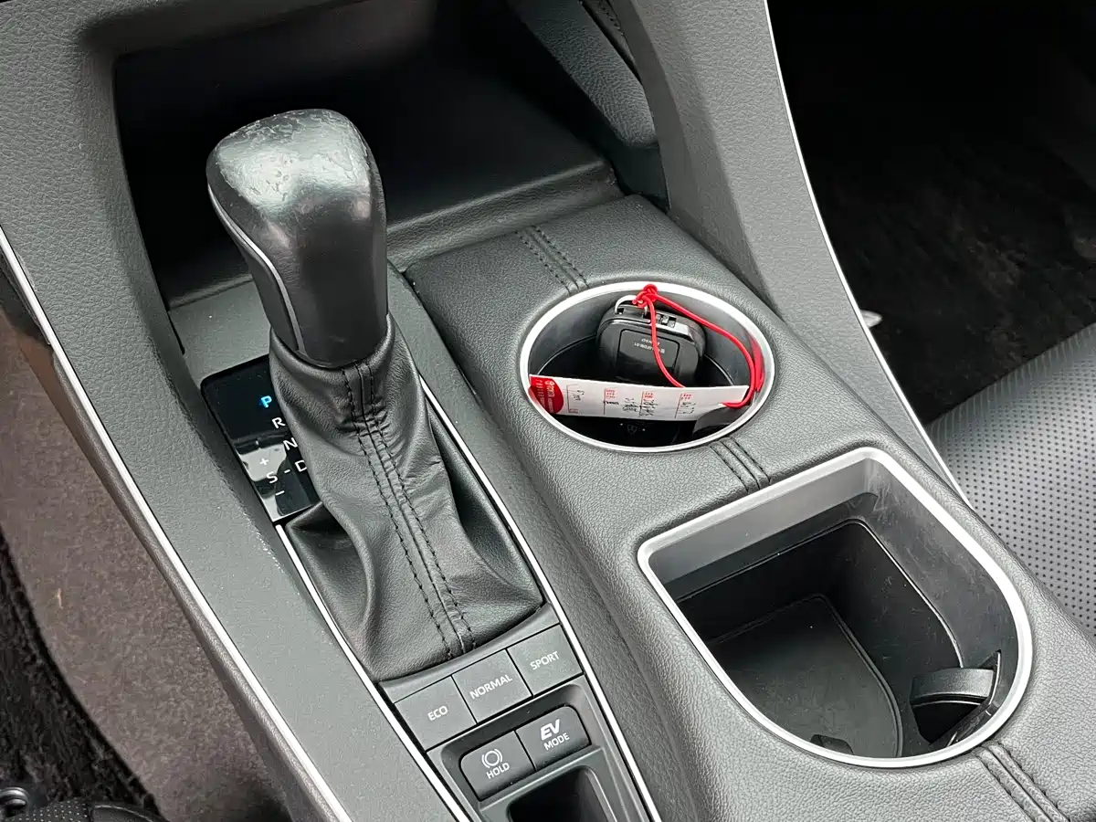 Toyota Avalon 2022 Hybrid 2.5L Limited Flagship Edition фото 21