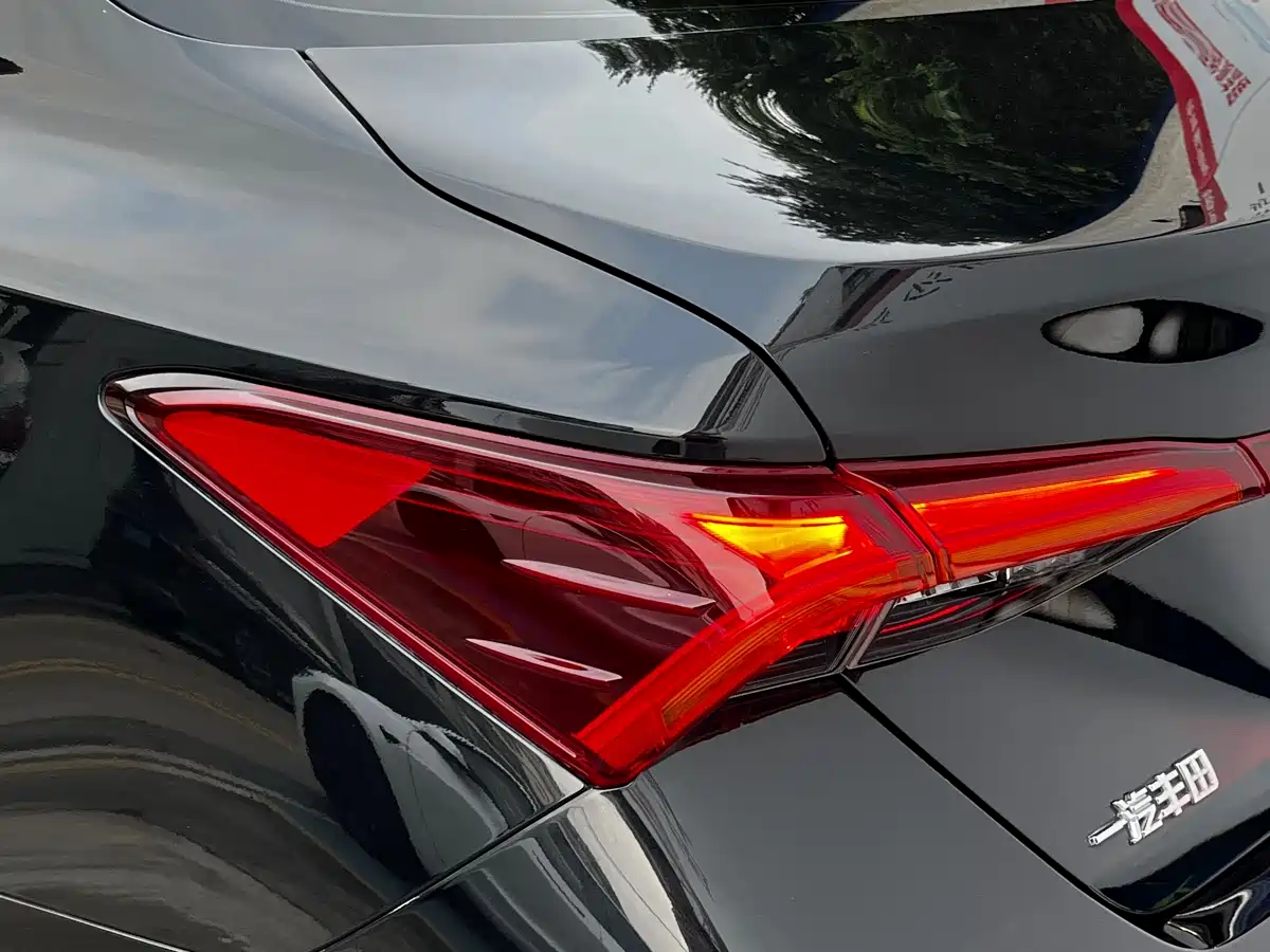 Toyota Avalon 2022 Hybrid 2.5L Limited Flagship Edition фото 9