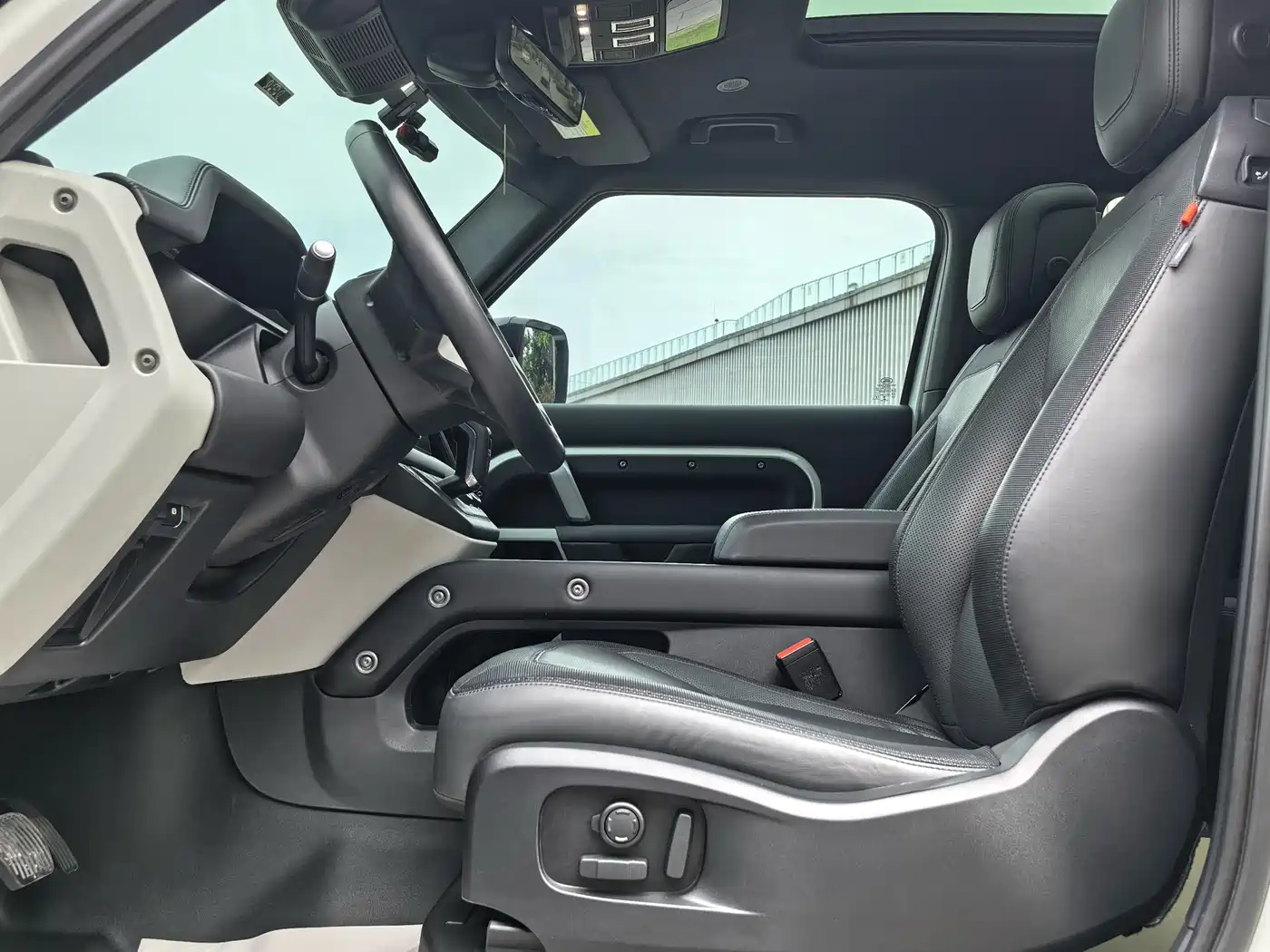 Land Rover Defender 2023 Facelift 90 2.0T P300 X-DYNAMIC HSE фото 5