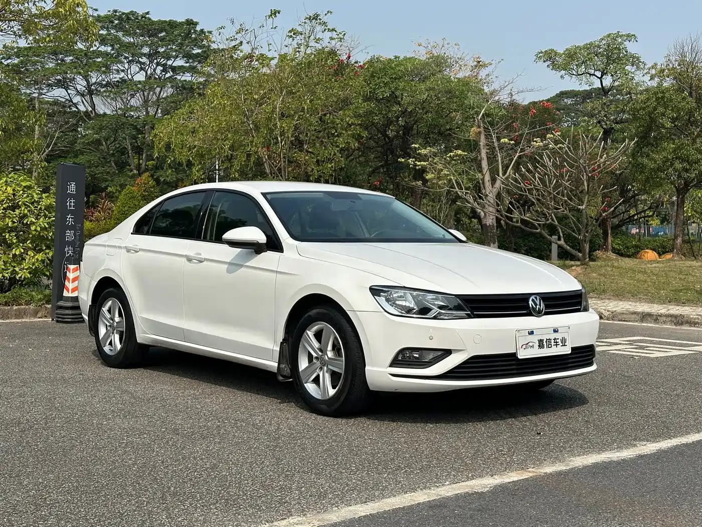 Volkswagen Lamando 2015 230TSI DSG Style фото 3