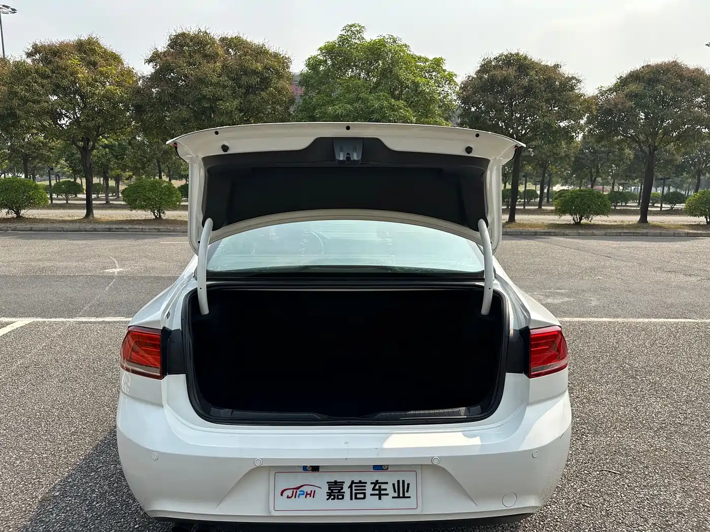 Volkswagen Lamando 2015 230TSI DSG Style фото 15