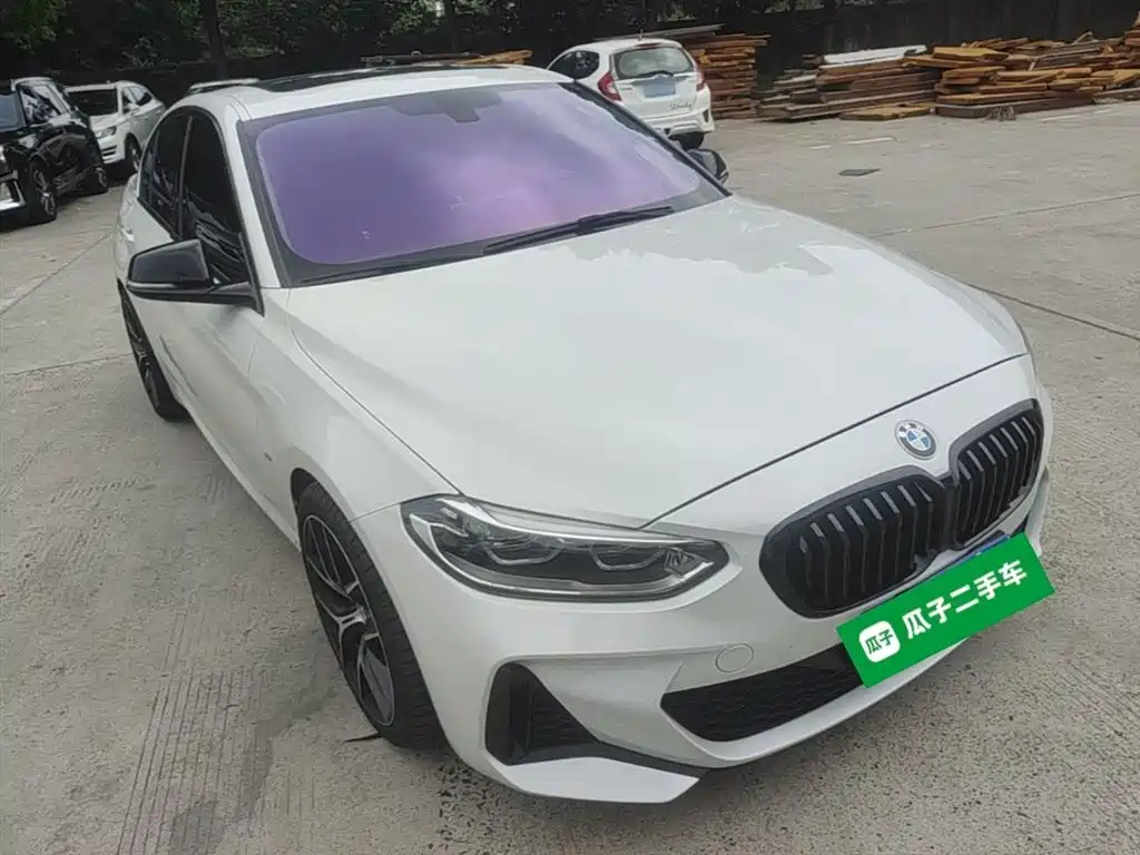 BMW 1 Series 2022 125i M Sport Shadow Edition фото 4