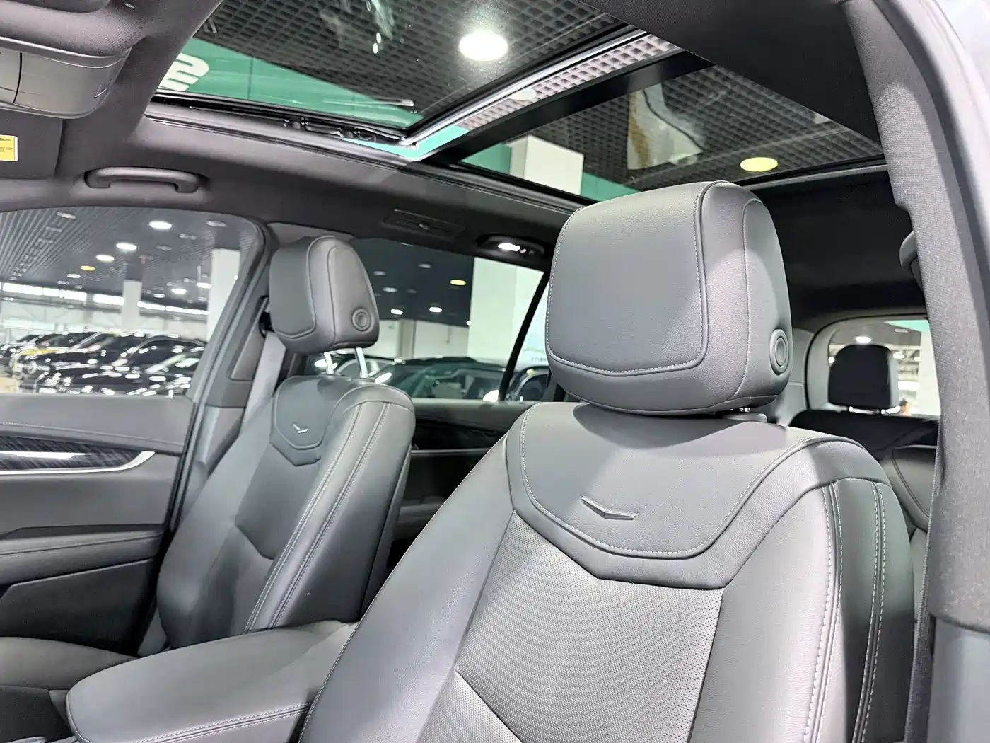 CADILLAC XT6