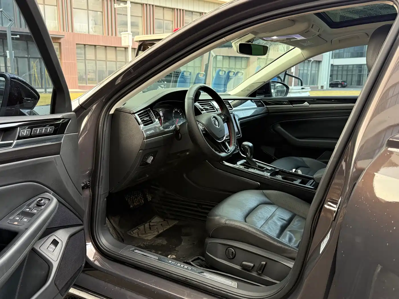 Volkswagen Phideon 2018 Facelift 380TSI FWD Business фото 4