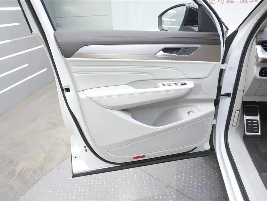 Volkswagen Talagon 2023 380TSI 4WD R-Line Celebration Edition фото 12