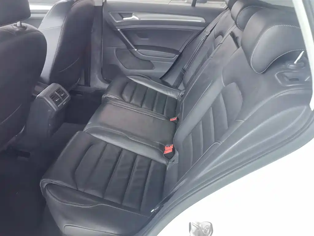 Volkswagen Golf 2016 230TSI Automatic Luxury фото 17