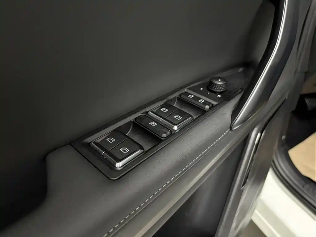 Lynk & Co 06 2023 Remix 1.5T Power Pro фото 13