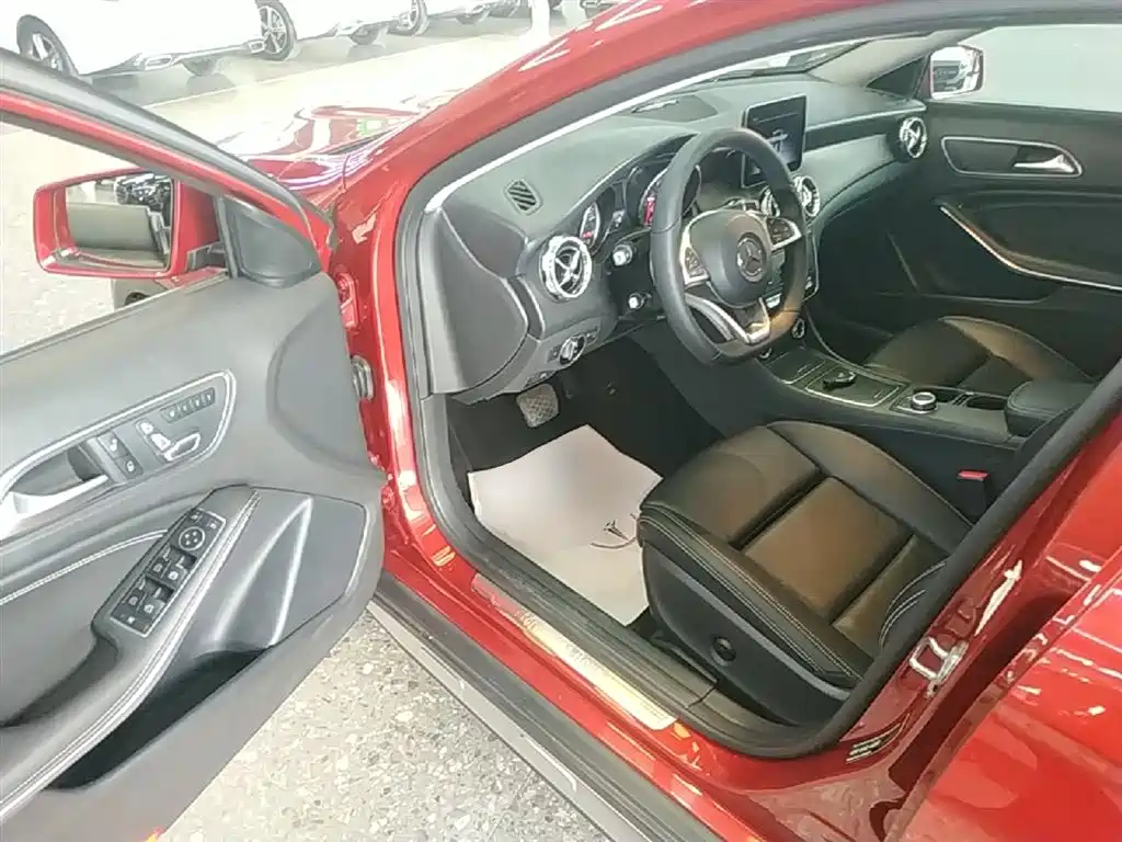 Mercedes-Benz GLA 2019 GLA 200 Dynamic фото 16
