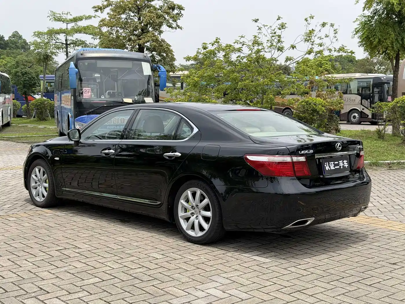 Фото 13 - Lexus LS