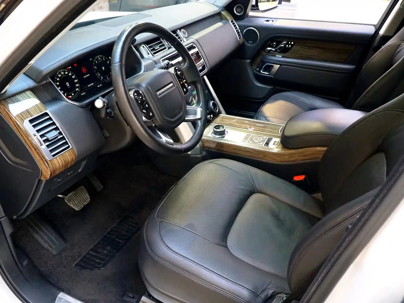 Land Rover Range Rover 2019 3.0 SC V6 Heritage Extended Edition фото 7