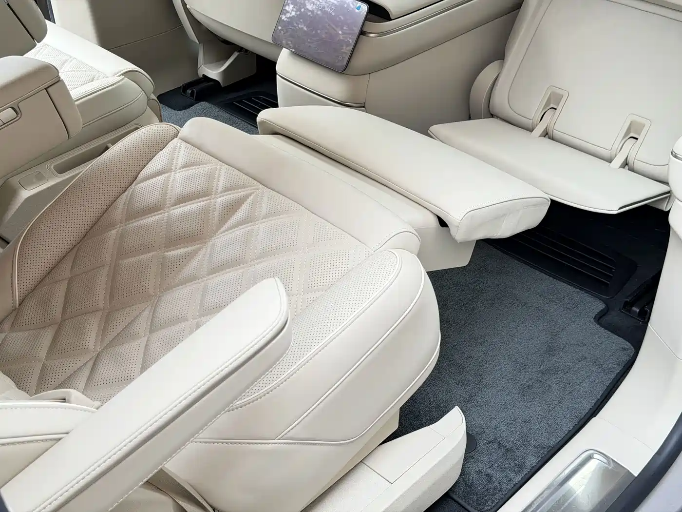 NIO ES8 2026 2025 Model 6-Seat Executive Luxury Edition