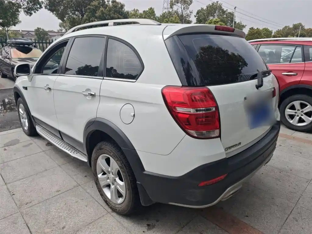 Chevrolet Captiva 2017 2.4L 2WD Luxury Edition 7-Seater фото 4