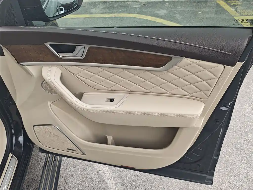 Hongqi HS7 2019 3.0T Automatic 4WD Smart Connection Flag Leader Edition фото 16