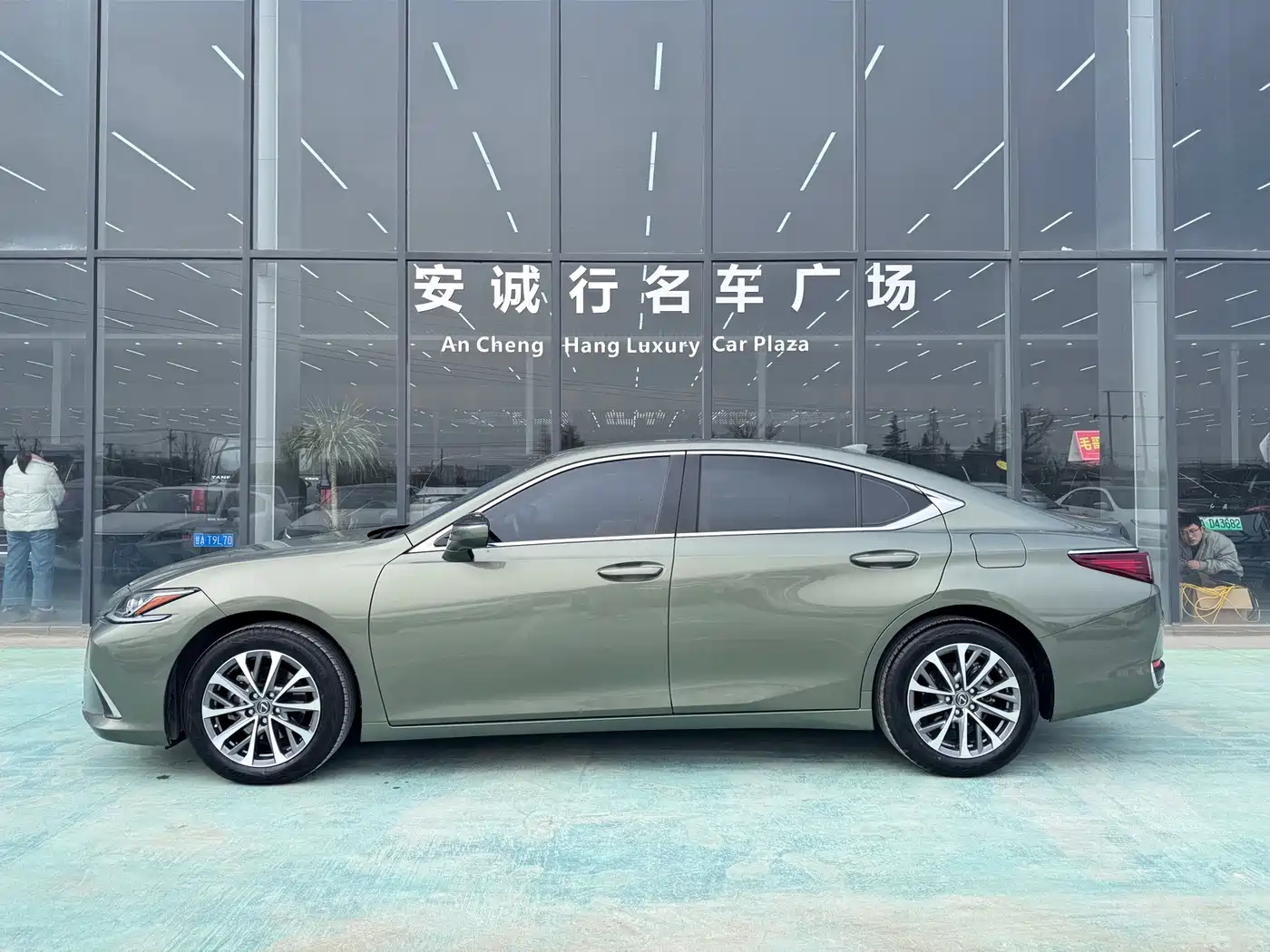 Lexus ES 2023 200 Excellence Edition фото 4