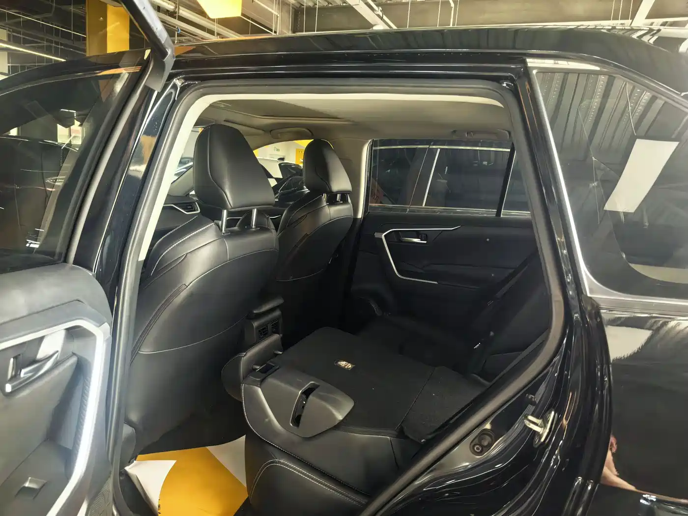 Toyota Wildlander 2020 2.0L CVT 2WD Luxury Edition фото 3