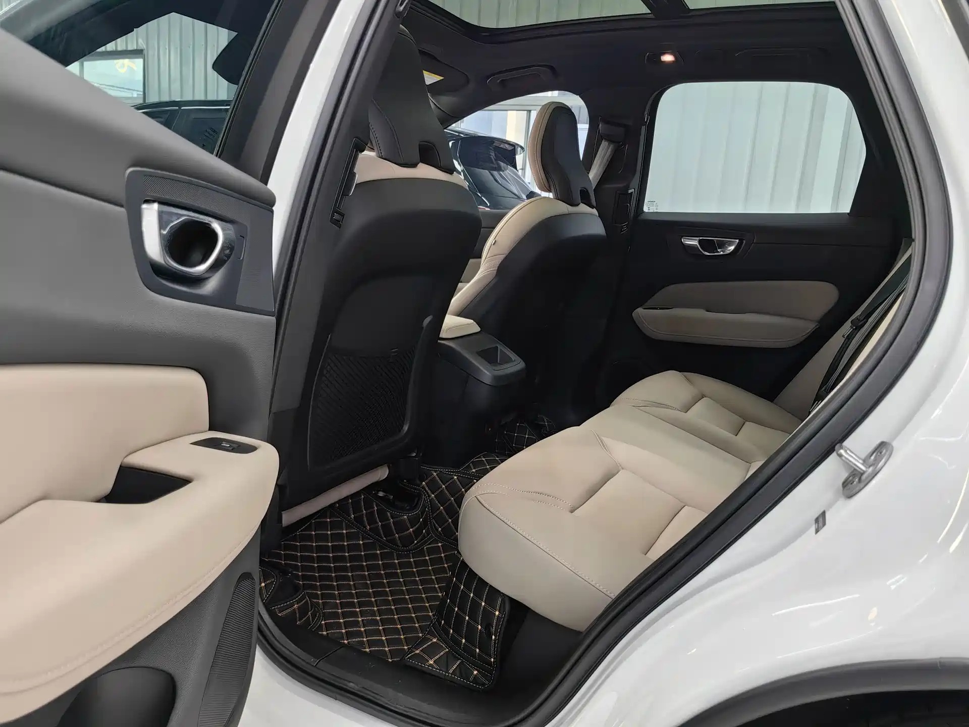 Photo 6 - Volvo XC60
