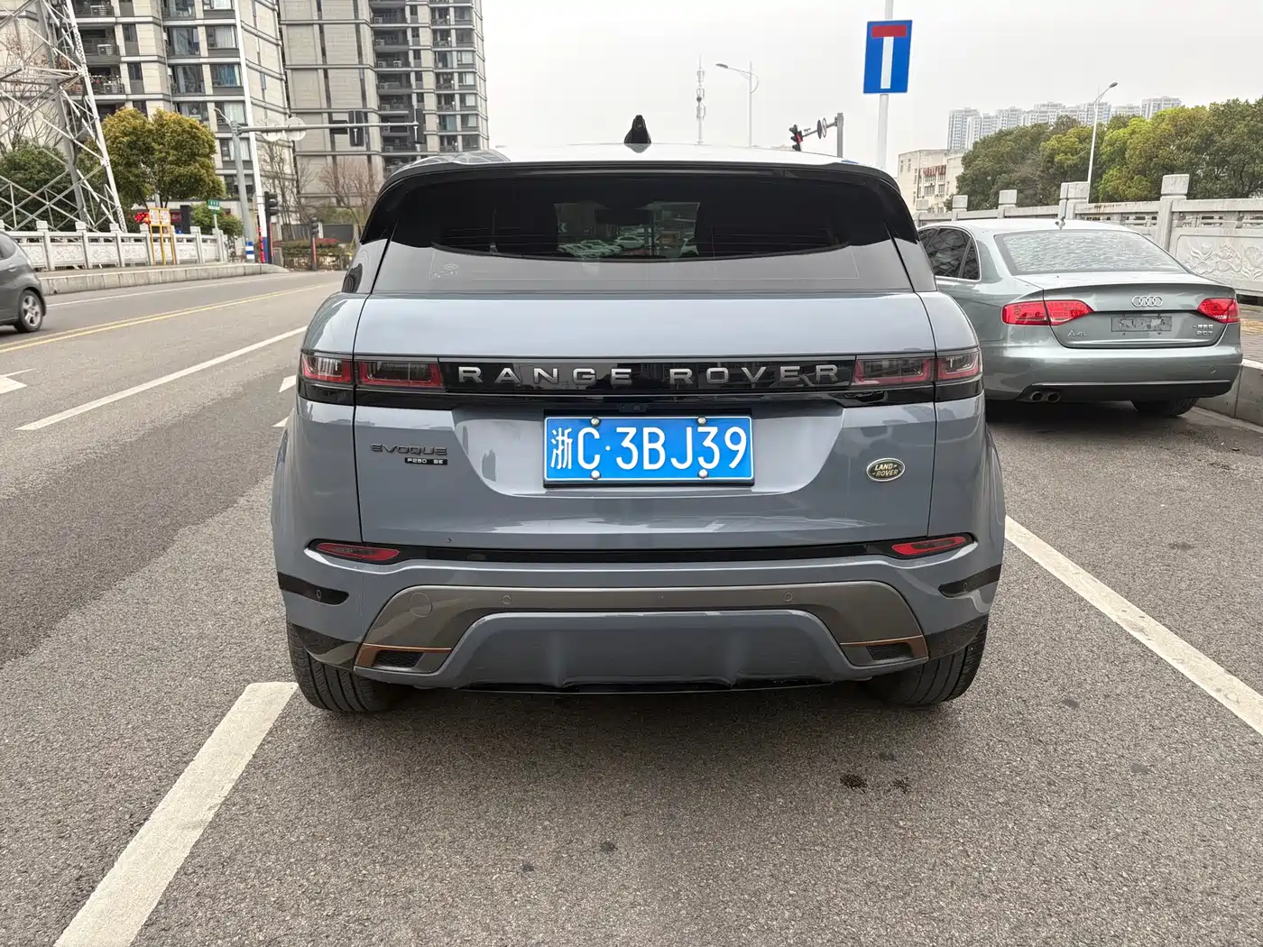 Land Rover Range Rover Evoque 2020 249PS R-DYNAMIC SE Sport Tech Edition фото 4