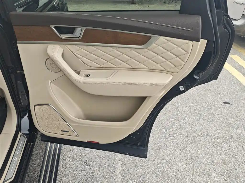 Hongqi HS7 2019 3.0T Automatic 4WD Smart Connection Flag Leader Edition фото 17