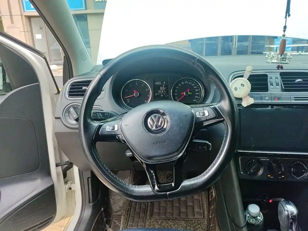 Volkswagen Polo 2016 1.6L Automatic Comfort фото 7