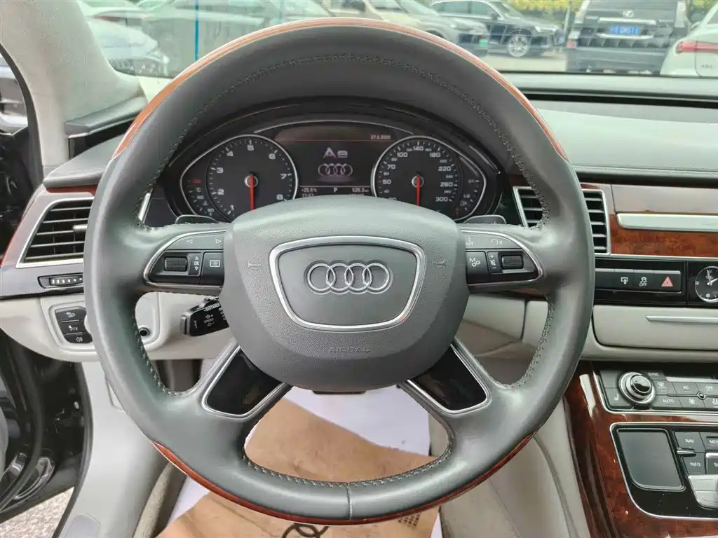 Audi A8 2011 A8L 3.0 TFSI quattro Comfort (245kW) фото 10