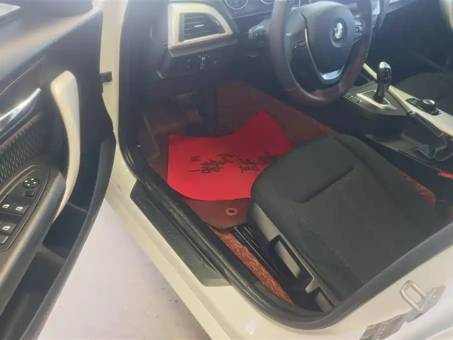 BMW 1 Series (Import) 2016 118i Leading фото 9