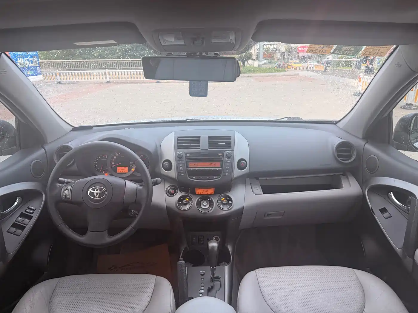 Фото 9 - Toyota RAV4