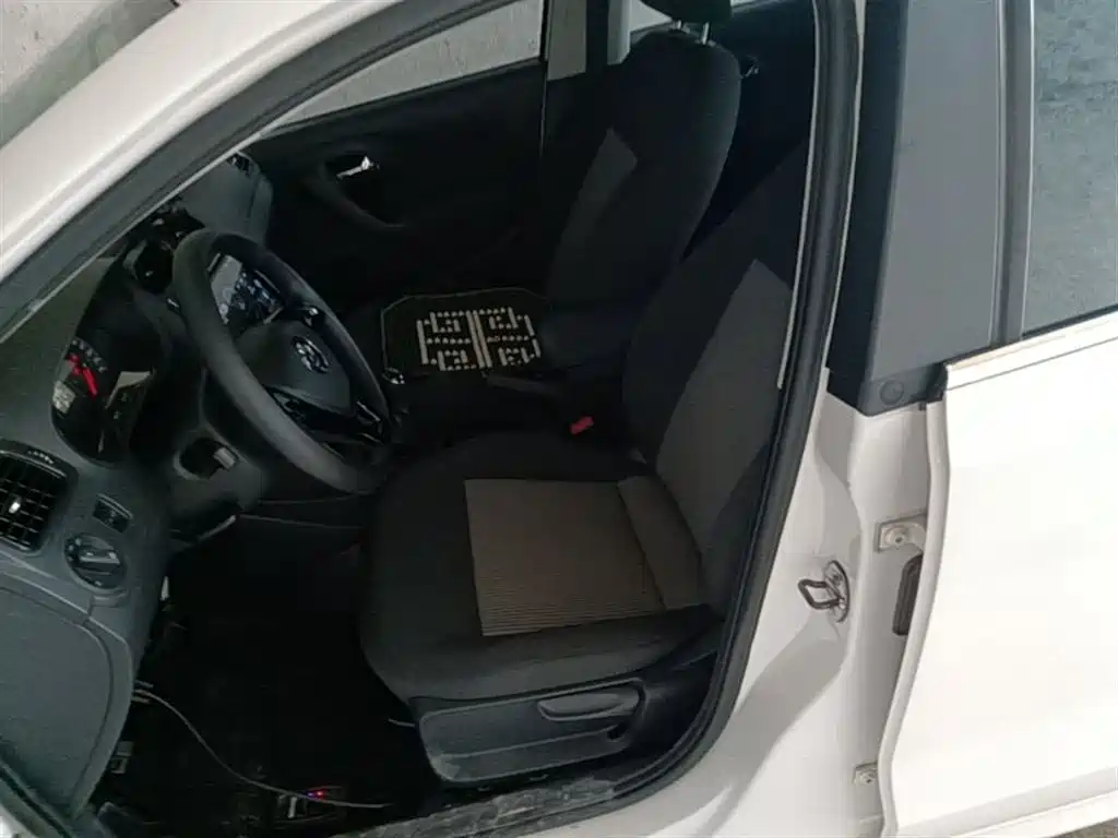 Volkswagen Polo 2016 1.4L Manual Trend фото 15