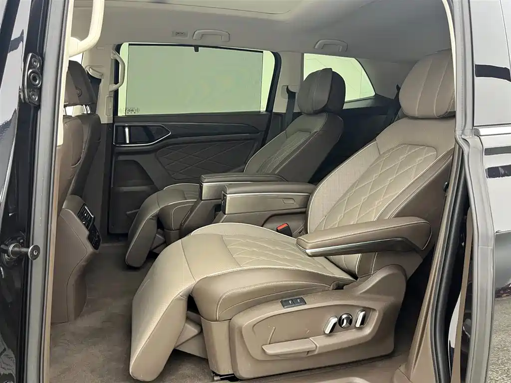 Volkswagen Viloran 2024 380TSI Executive Edition фото 9
